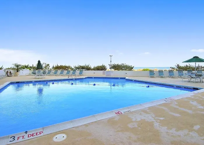 Oceanfront With Ocean View Private Washer & Dryer Ac And Pool Access Holiday home